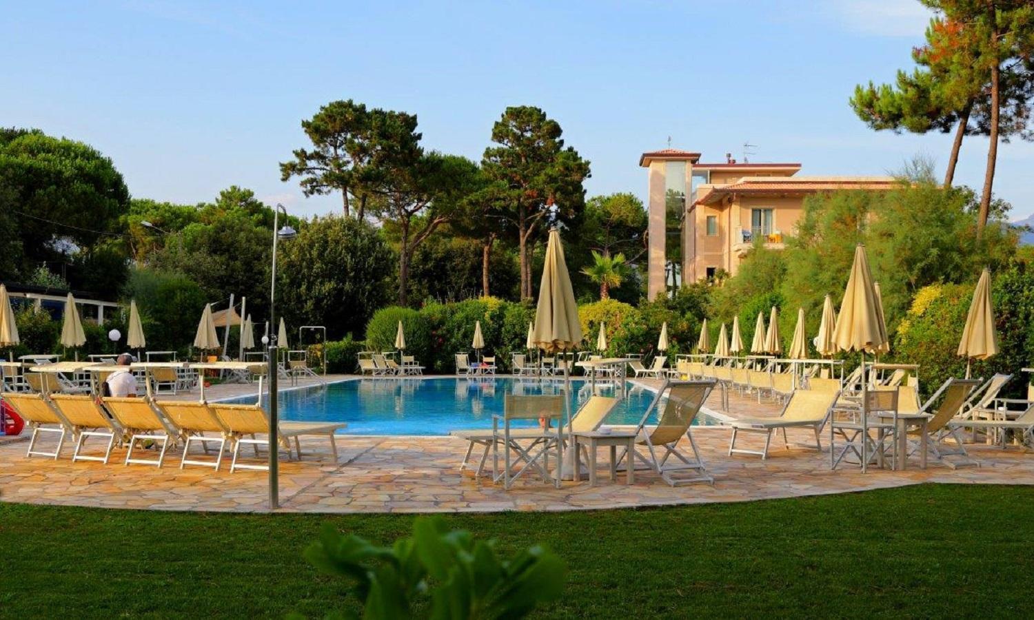 מרינה די מסה Hotel Villa Elsa מראה חיצוני תמונה